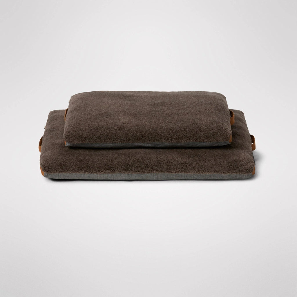 MiniJumbuk – Jumbuk Swag Dog Bed – Mocha